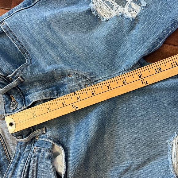 Levi's 721 High Rise Light Wash Distressed Skinny Jeans - Size 27 - Picture 5 of 9